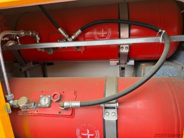 Tilpasset varevogn FIAT Hähnchengrill mobil Foodtruck