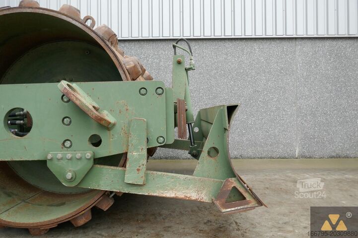 Egydobos henger Caterpillar CS563D Ex-army