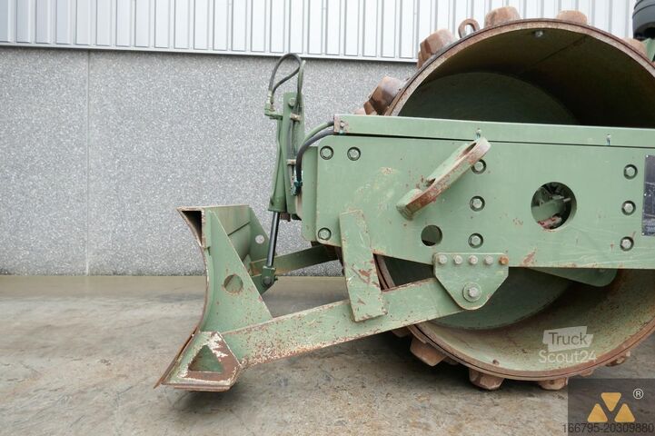 Egydobos henger Caterpillar CS563D Ex-army