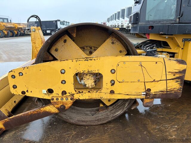 Rodillo simple Caterpillar CS563E