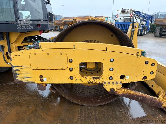 Rodillo simple Caterpillar CS563E