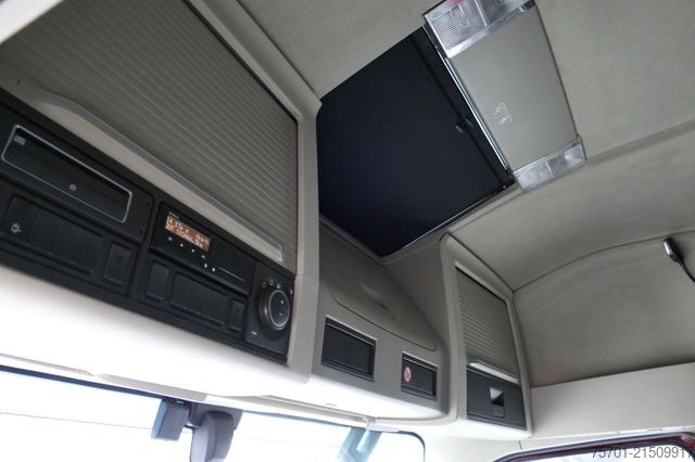 Prostorninska vlačilna enota VOLVO FH 460 Globetrotter Vollluft 2-Tanks Euro 6