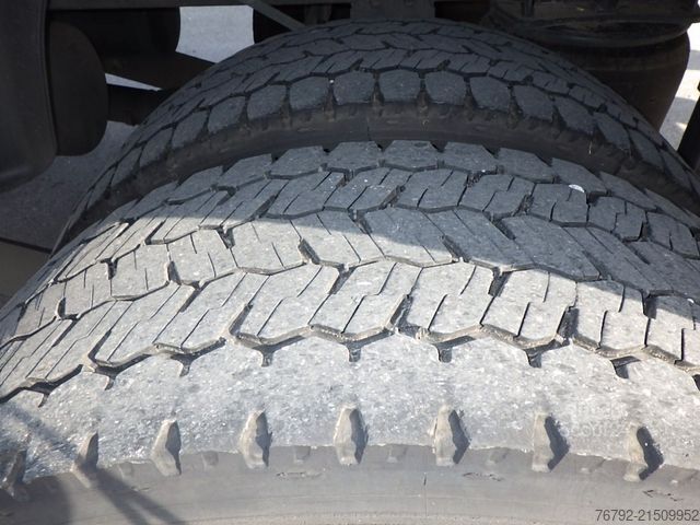 LKW mit Pritsche & Plane MERCEDES-BENZ 1327 L Atego 4 Pritsche 7,3m/LBW/AHK/Klima/55tkm