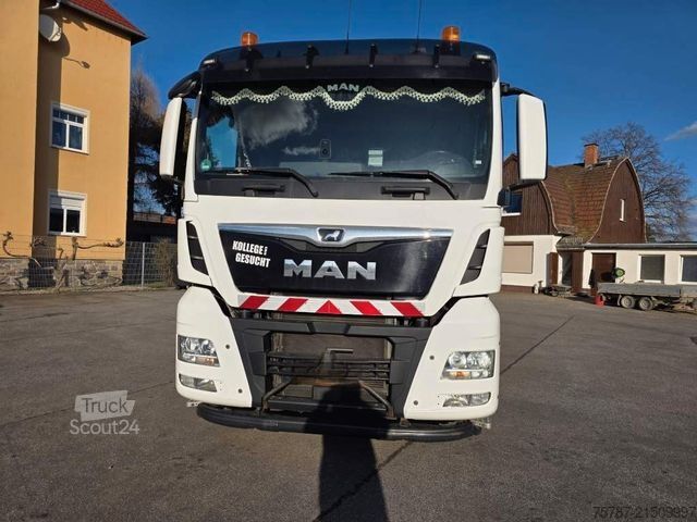 Laweta MAN 26.400 TGX mit Baustoffplateau, geteilte Rampen