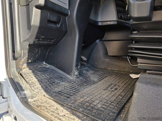 Laweta MAN 26.400 TGX mit Baustoffplateau, geteilte Rampen