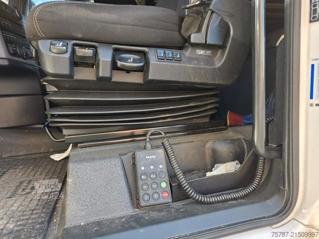 Laweta MAN 26.400 TGX mit Baustoffplateau, geteilte Rampen