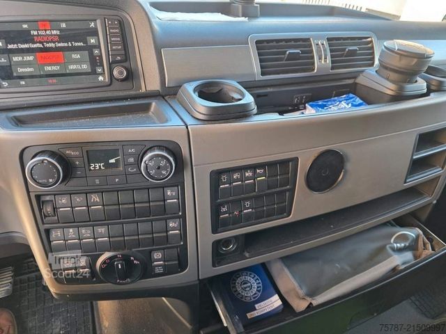 Laweta MAN 26.400 TGX mit Baustoffplateau, geteilte Rampen