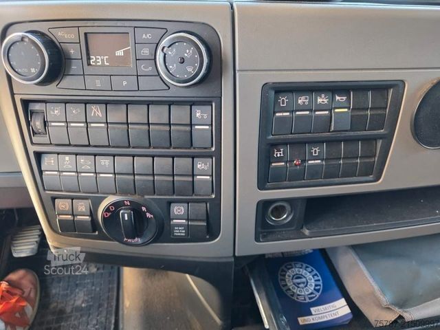 Laweta MAN 26.400 TGX mit Baustoffplateau, geteilte Rampen