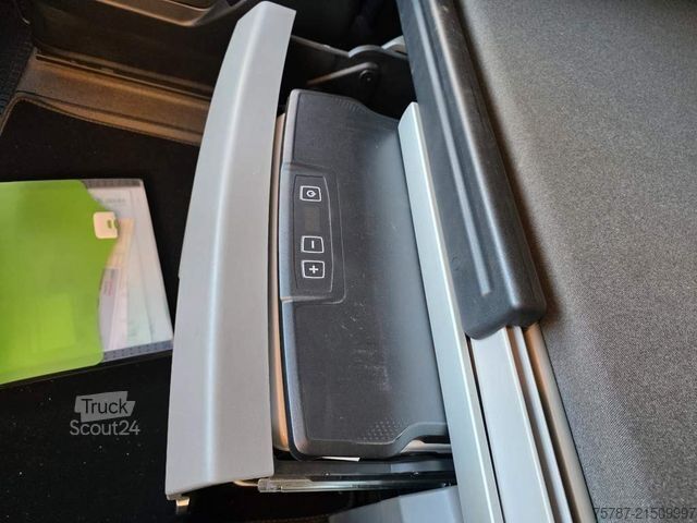 Laweta MAN 26.400 TGX mit Baustoffplateau, geteilte Rampen