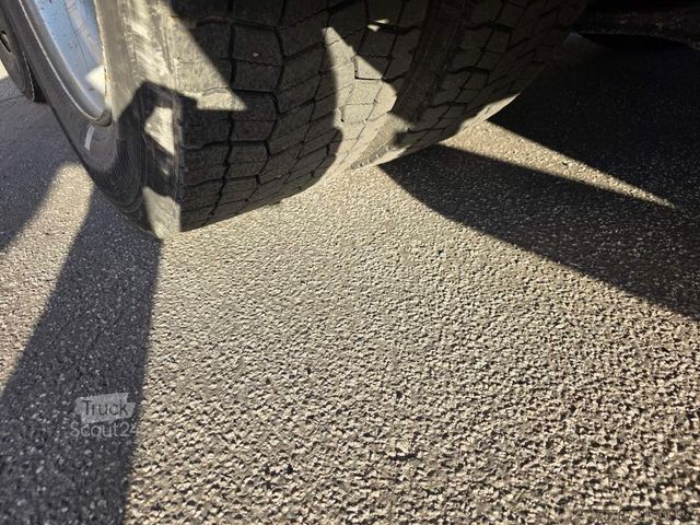 Laweta MAN 26.400 TGX mit Baustoffplateau, geteilte Rampen