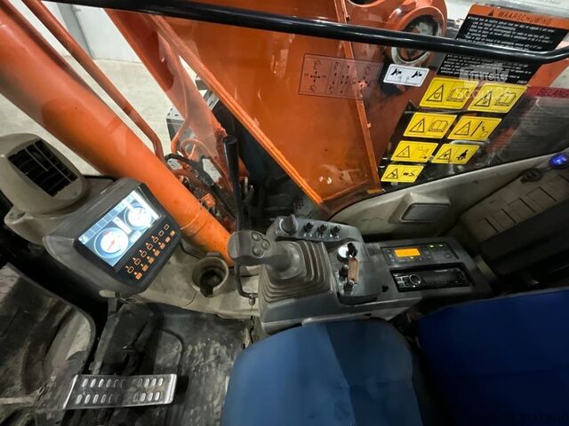 الحفارة الزاحفة Hitachi ZX 135 US-3