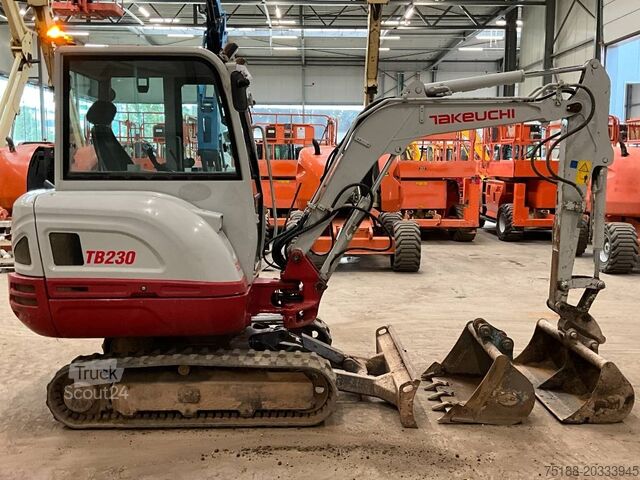 حفارة صغيرة Takeuchi TB 230