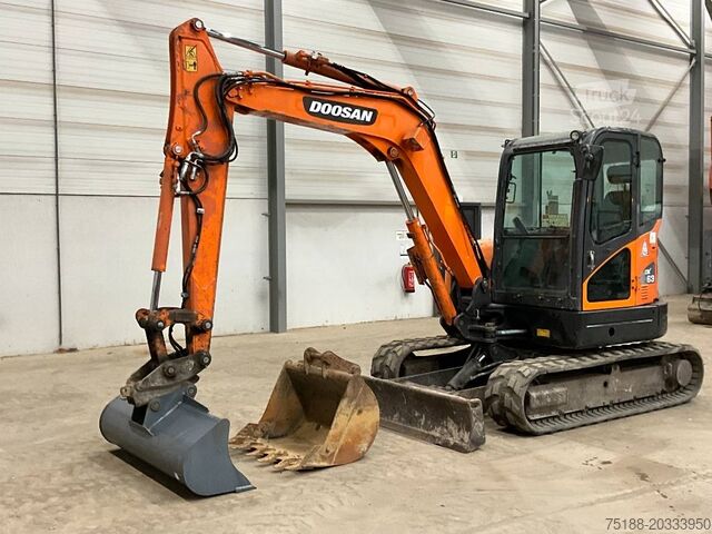 حفارة صغيرة Doosan DX 63-3