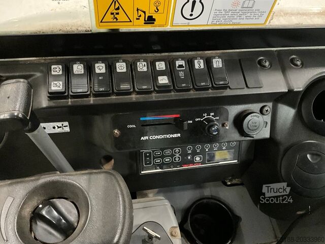 حفارة صغيرة Takeuchi TB 240
