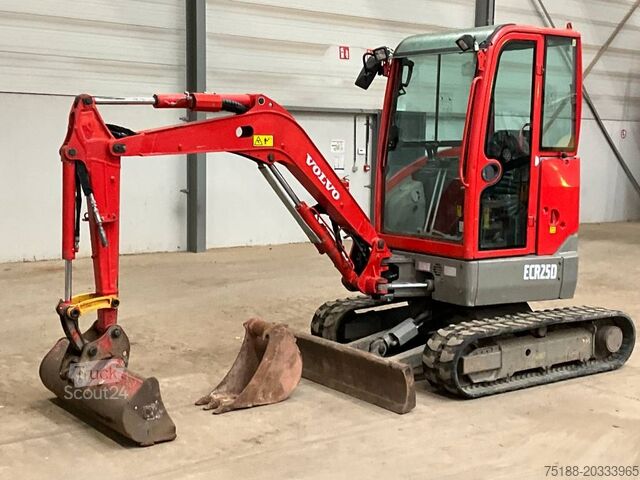 حفارة صغيرة Volvo ECR 25 D