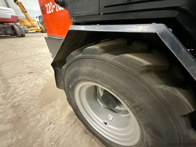 رافعة شوكية Kubota RT 220-2 A