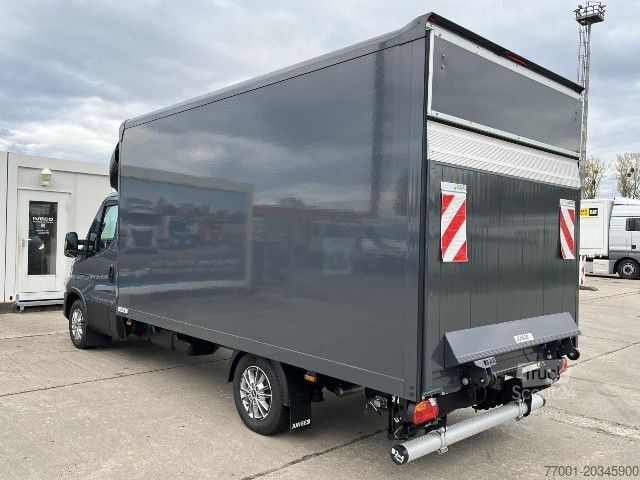 Vrachtwagen met bakwagen IVECO 35S21HA8/P Koffer u. Labowa LED HI-MATIC
