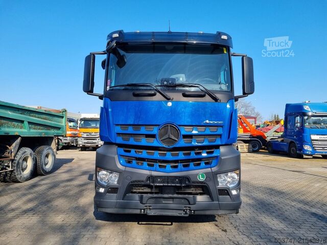 Camiäo de lixo Mercedes-Benz Arocs