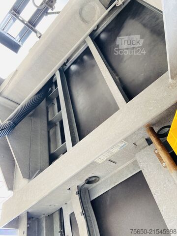 Remorcă deschisă cu prelată Möslein TPW 105 D Schwebheim  Tandemplanenanhänger