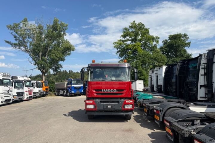 Basculantă IVECO Trakker 34T45 10x4 Chassis