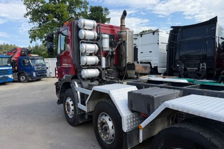 Basculantă IVECO Trakker 34T45 10x4 Chassis