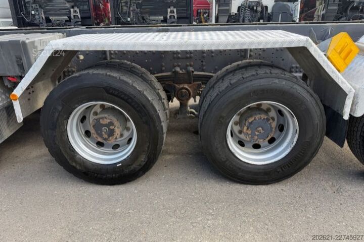 Basculantă IVECO Trakker 34T45 10x4 Chassis
