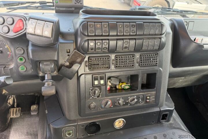 Basculantă IVECO Trakker 34T45 10x4 Chassis