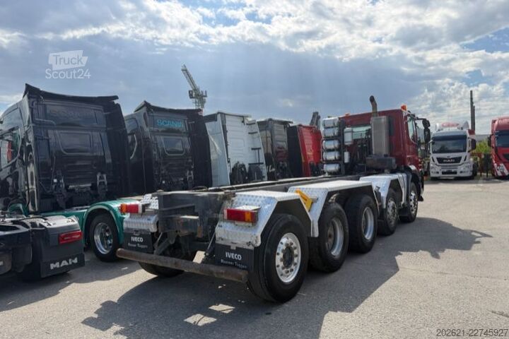 Basculantă IVECO Trakker 34T45 10x4 Chassis