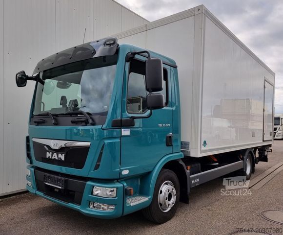Box truck MAN TGL 12.220 4x2 BL Koffer isoliert Türe LBW 61tkm