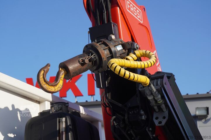 Бортовий з краном Renault C280 DTI 8 / HDS Fassi F135A.22 / remote