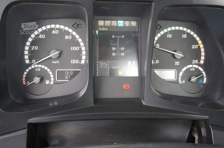 Plošina s jeřábem Mercedes-Benz Arocs 2633 flatbed truck / Crane FASSI