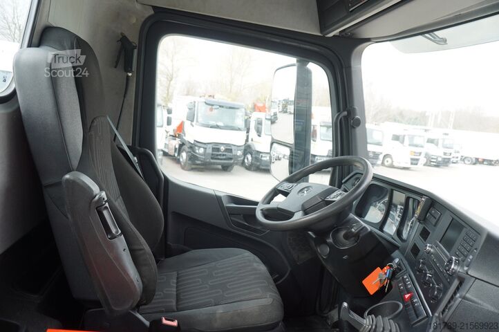 Plošina s jeřábem Mercedes-Benz Arocs 2633 flatbed truck / Crane FASSI