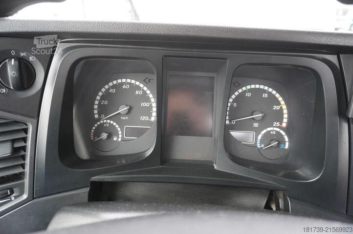 Plošina s jeřábem Mercedes-Benz Arocs 2633 flatbed truck / Crane FASSI