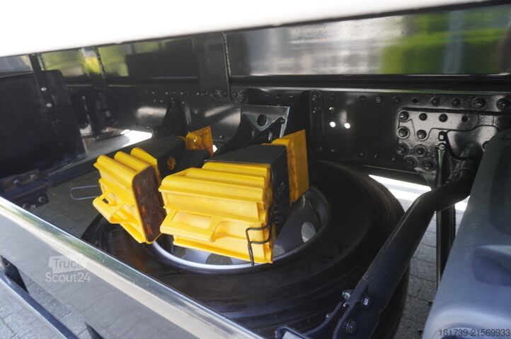 Plataforma com grua MAN TGS 26.360 Flatbed / Fassi F175 7.7 T /