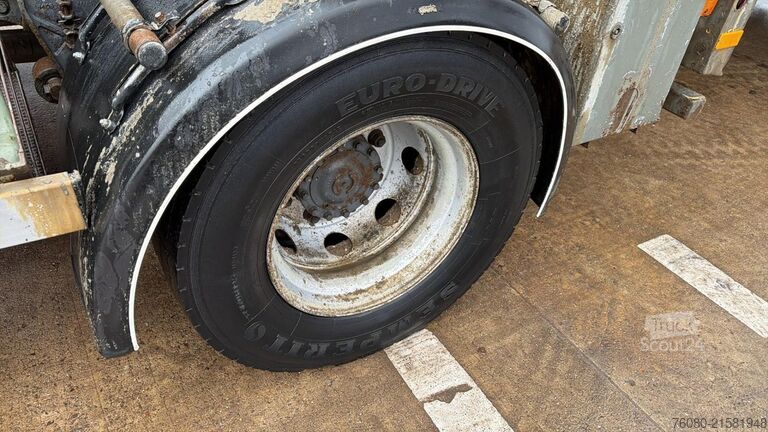 Containertransport (haakarmsysteem) Volvo FL 240 (BELGIAN TRUCK / HYVALIFT / WHEELBASE 47...