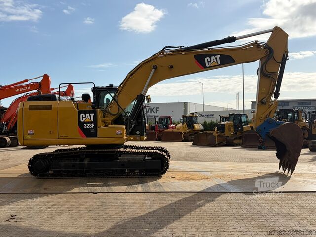 Raupenbagger Caterpillar 323FLN