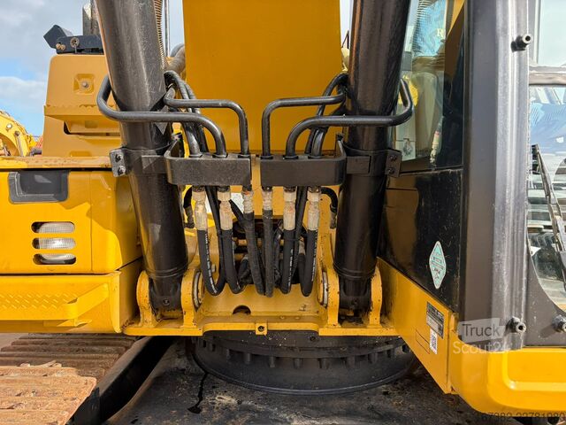 Raupenbagger Caterpillar 323FLN
