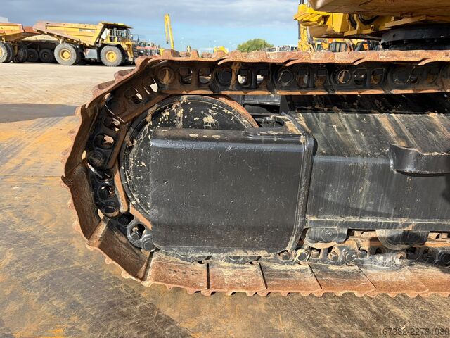 Raupenbagger Caterpillar 323FLN