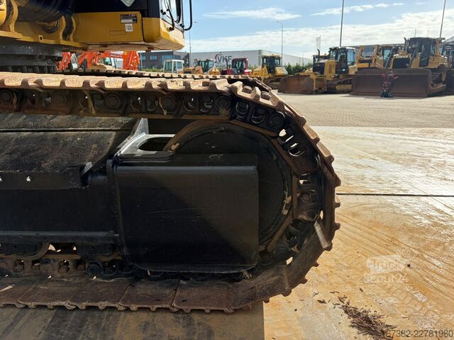 Raupenbagger Caterpillar 323FLN