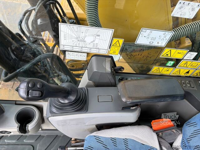 Raupenbagger Caterpillar 323FLN