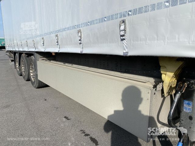 Semi-reboque aberto com lona Schmitz Cargobull Semitrailer Curtainsider Standard Hayon