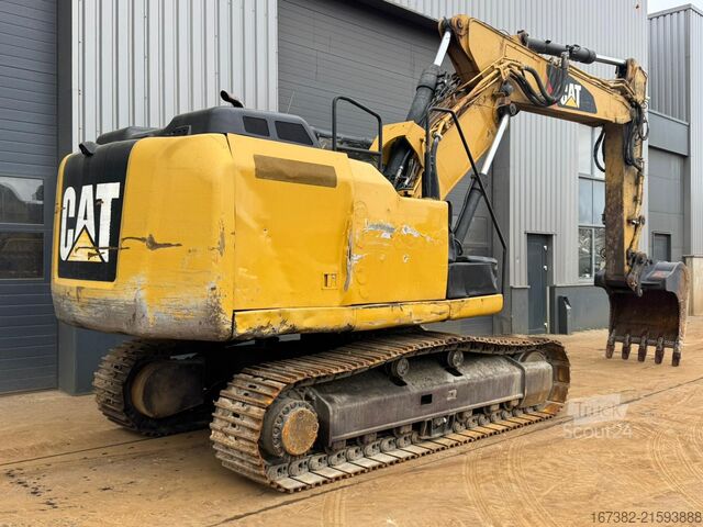 Pelle sur chenilles Caterpillar 323E