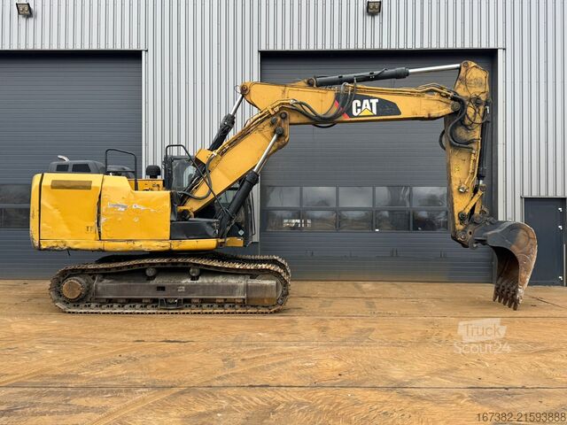 Pelle sur chenilles Caterpillar 323E