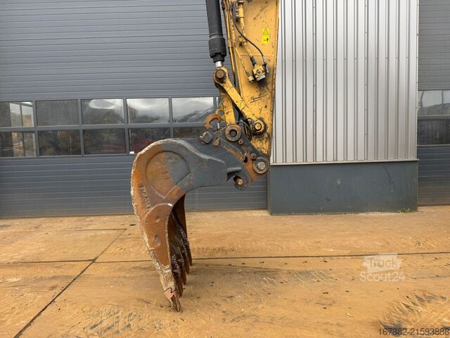 Pelle sur chenilles Caterpillar 323E