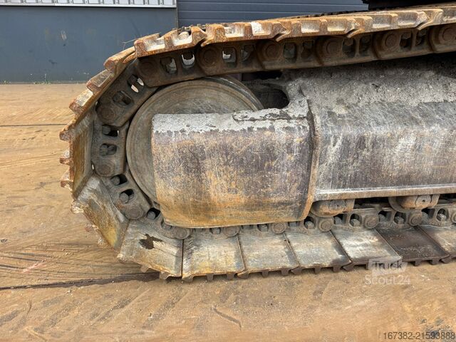 Pelle sur chenilles Caterpillar 323E