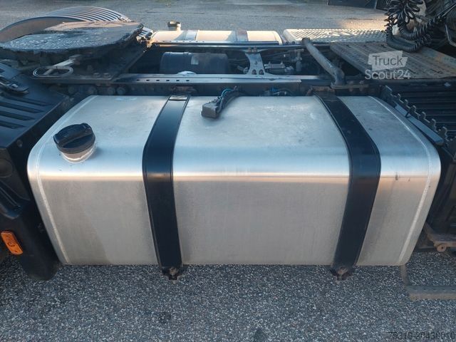 Nagy térfogatú nyergesvontató FORD F-Max 1850 LL