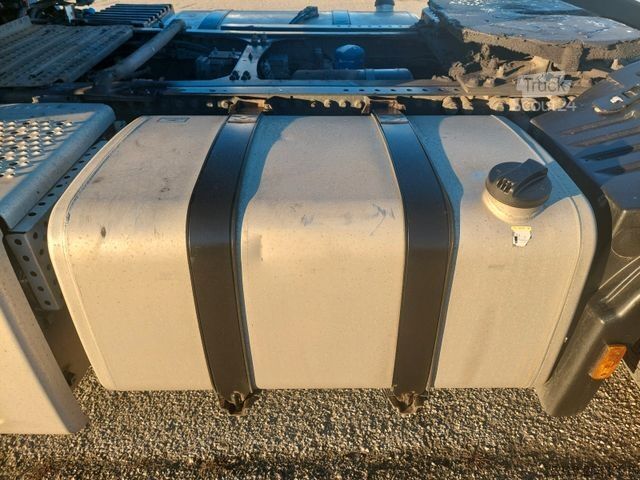 Nagy térfogatú nyergesvontató FORD F-Max 1850 LL