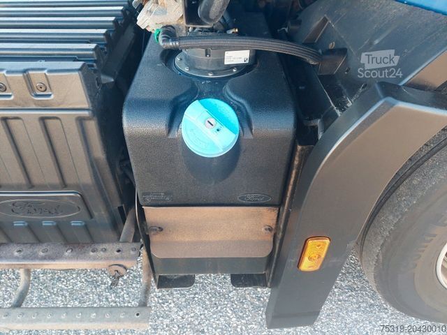 Nagy térfogatú nyergesvontató FORD F-Max 1850 LL