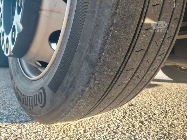Nagy térfogatú nyergesvontató FORD F-Max 1850 LL