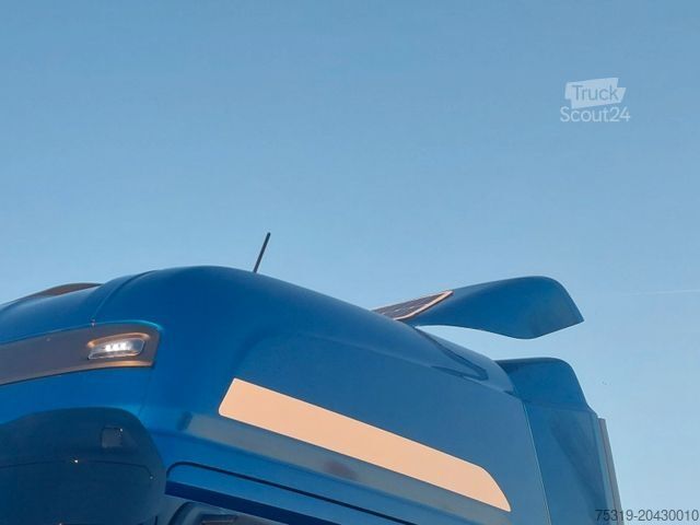 Nagy térfogatú nyergesvontató FORD F-Max 1850 LL